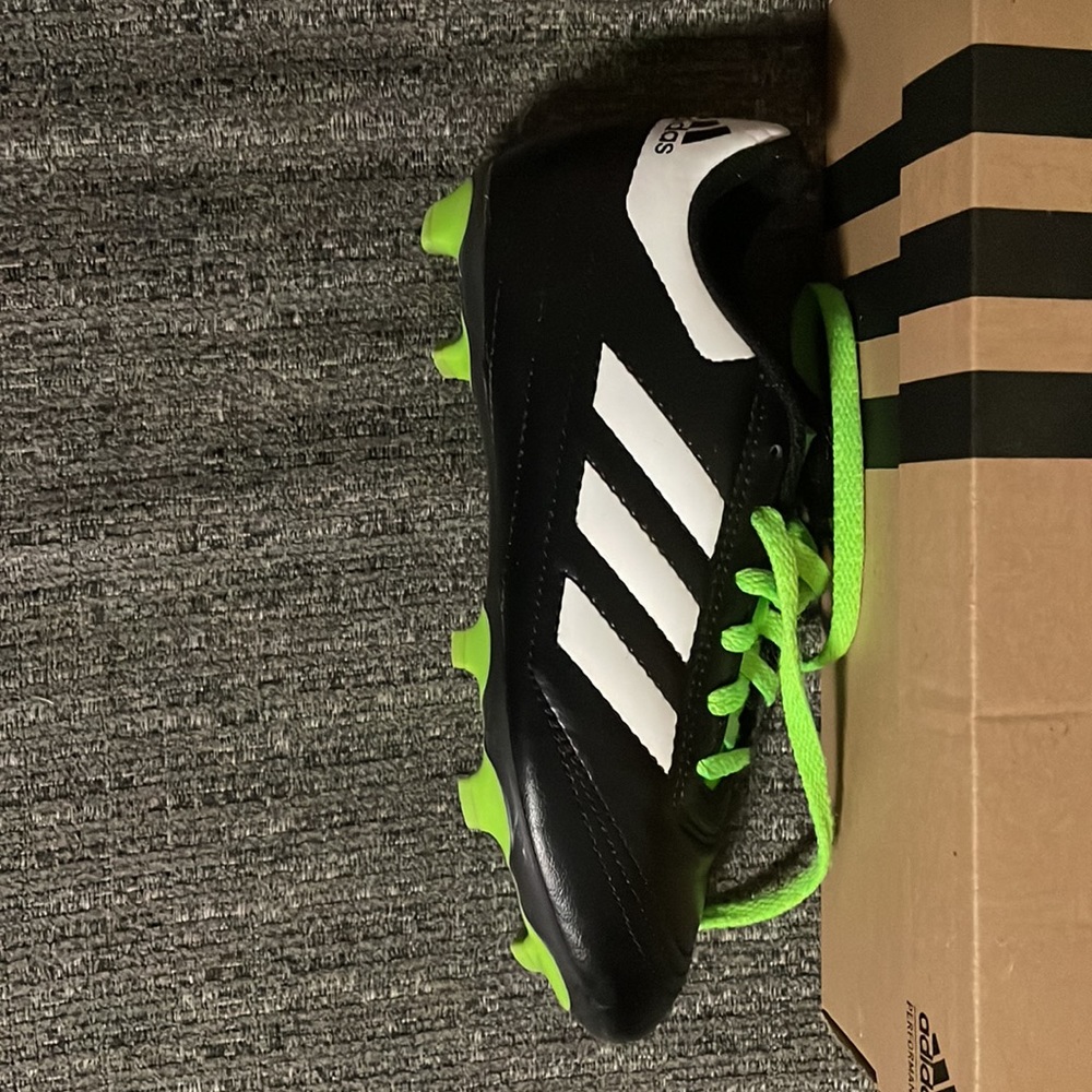 Cleats - Picture 3 of 6